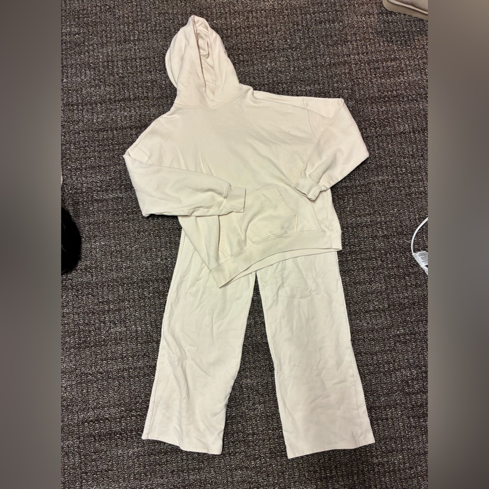 Hollister beige women’s sweat set